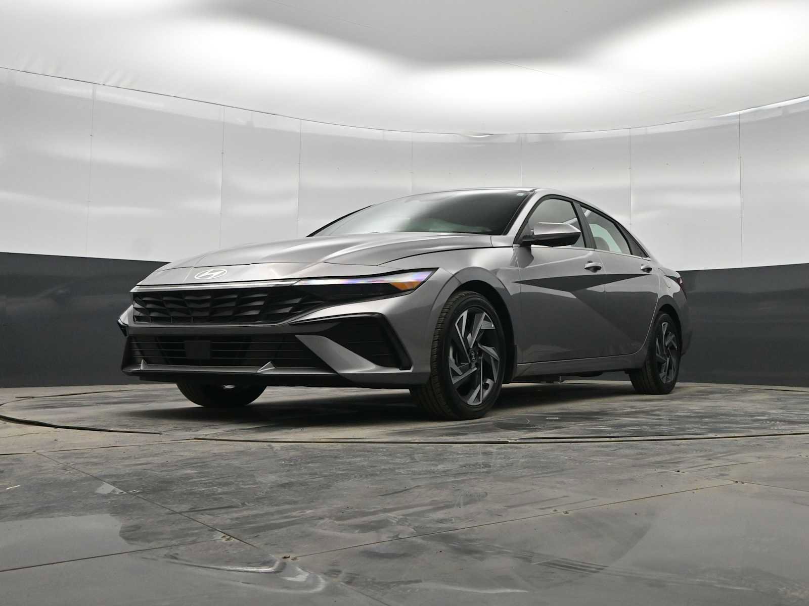 Certified 2025 Hyundai Elantra SEL image 33