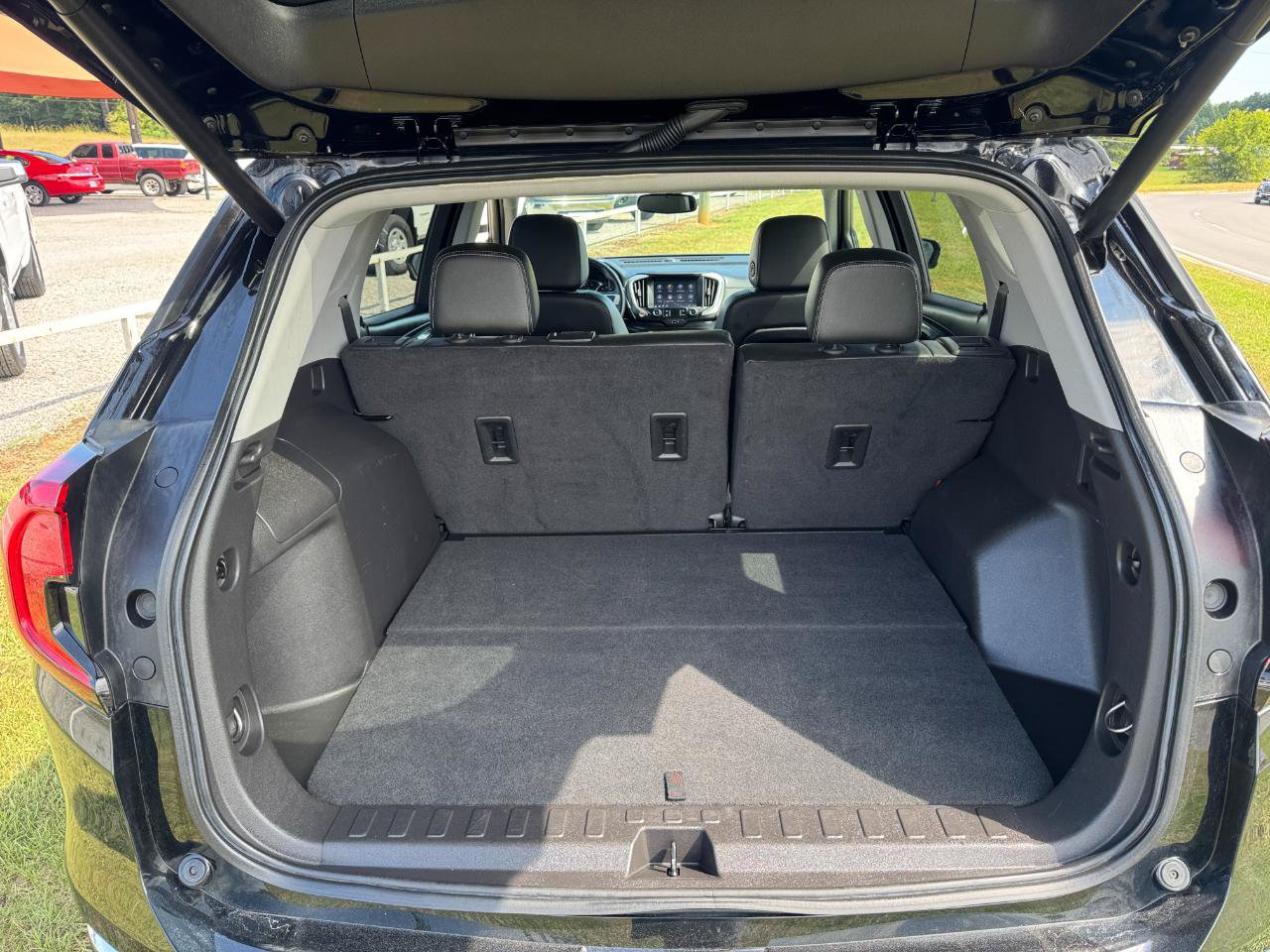 Used 2024 GMC Terrain SLT FWD image 14