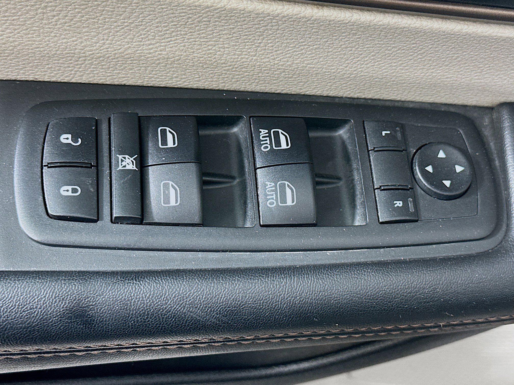 Used 2018 Chrysler Pacifica LX FWD image 15