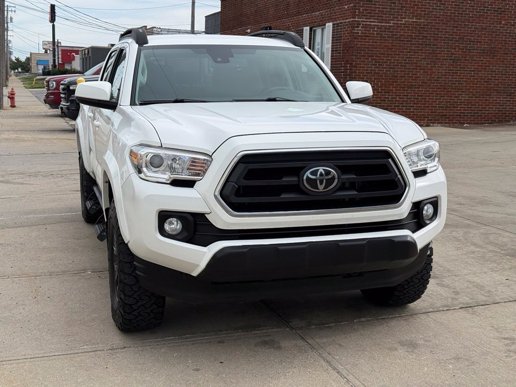 Used 2020 Toyota Tacoma SR5 w/ Blackout Package AWD/4WD image 3