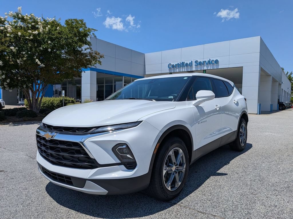 Used 2025 Chevrolet Blazer LT FWD image 4
