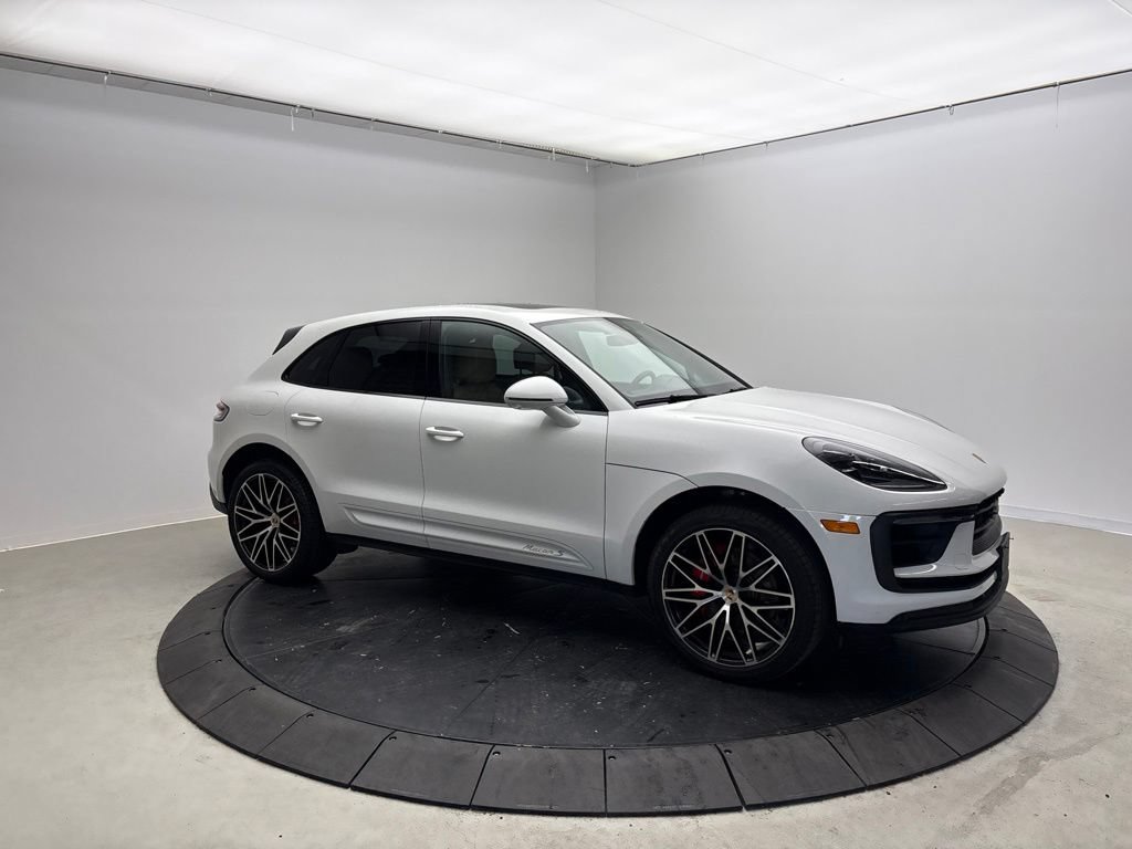 Certified 2023 Porsche Macan S AWD/4WD image 9