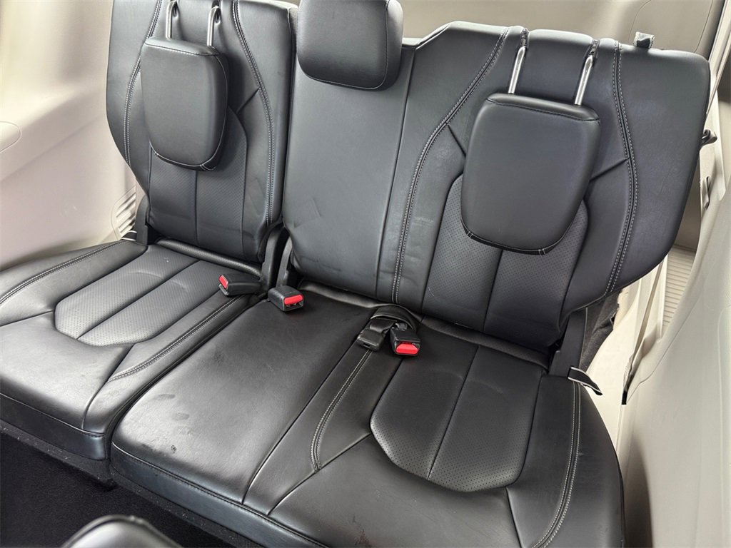 Certified 2023 Chrysler Pacifica Touring-L image 15