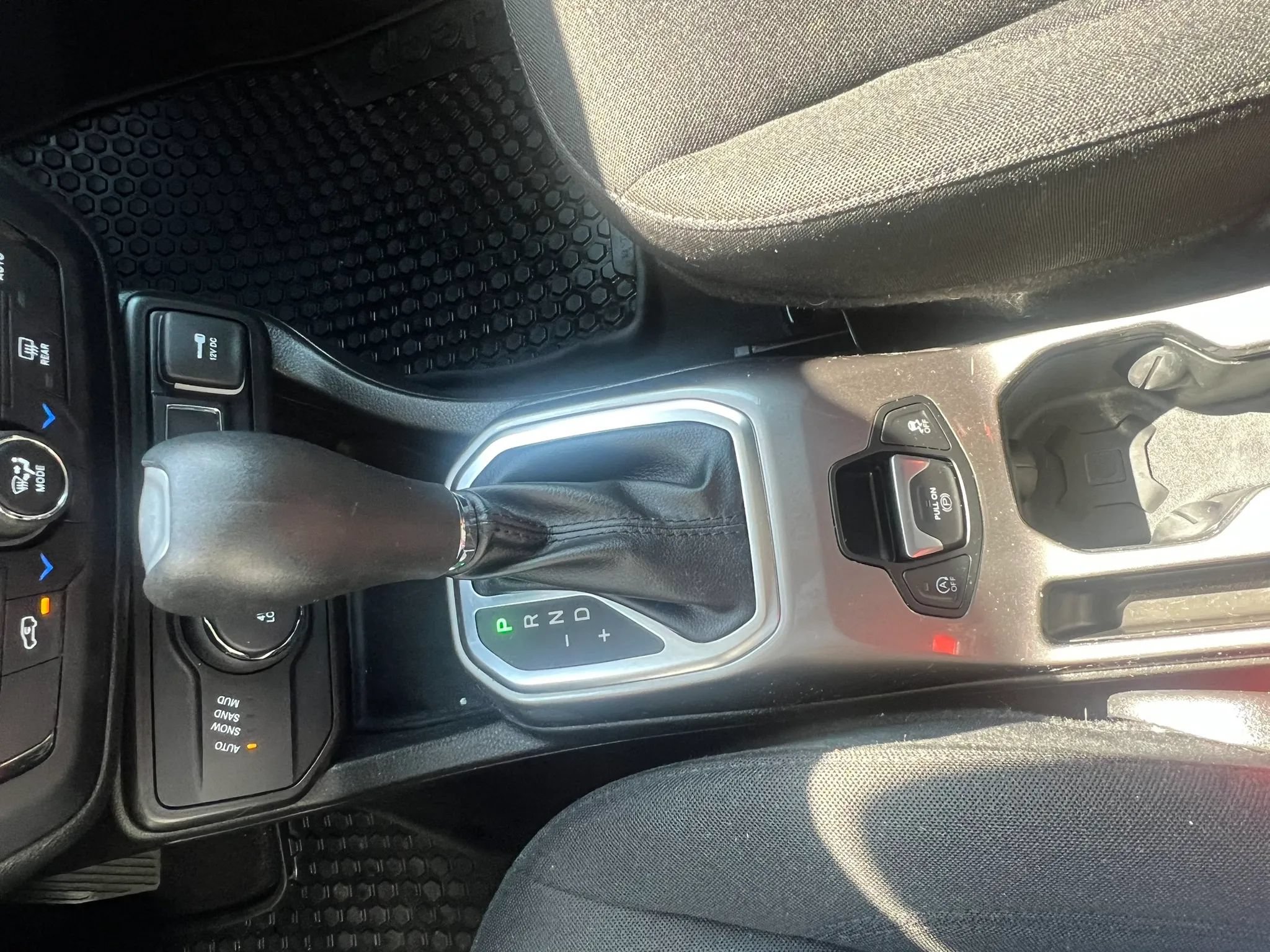 Used 2022 Jeep Renegade Latitude AWD/4WD image 25