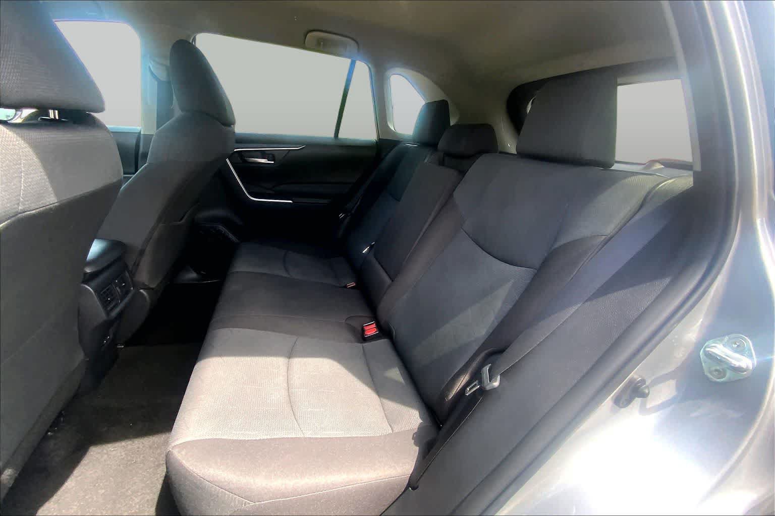 Used 2025 Toyota RAV4 XLE FWD image 36