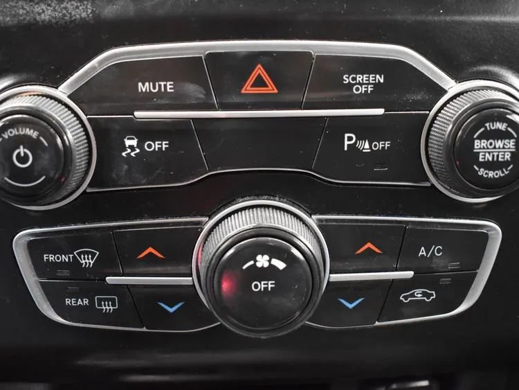 Used 2022 Dodge Charger SXT RWD image 31