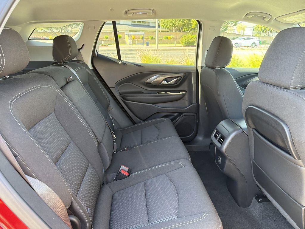 Used 2023 GMC Terrain SLE w/ Elevation Edition image 27
