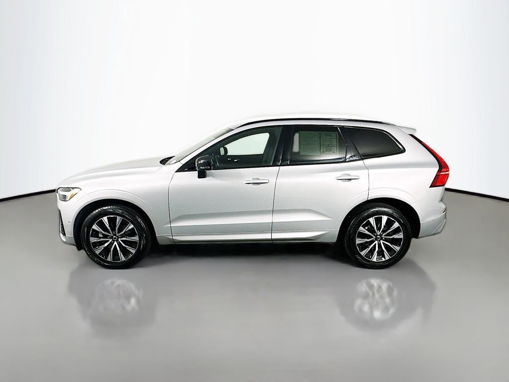 Used 2023 Volvo XC60 B5 Plus image 4
