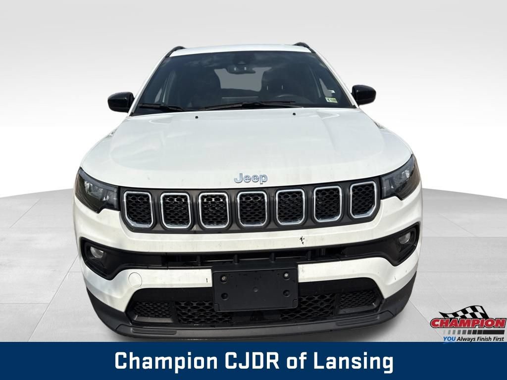 Used 2024 Jeep Compass Latitude AWD/4WD image 11