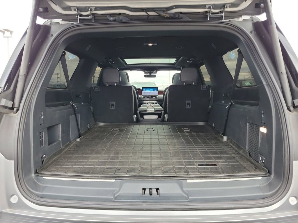 Used 2024 Lincoln Navigator L Reserve image 10