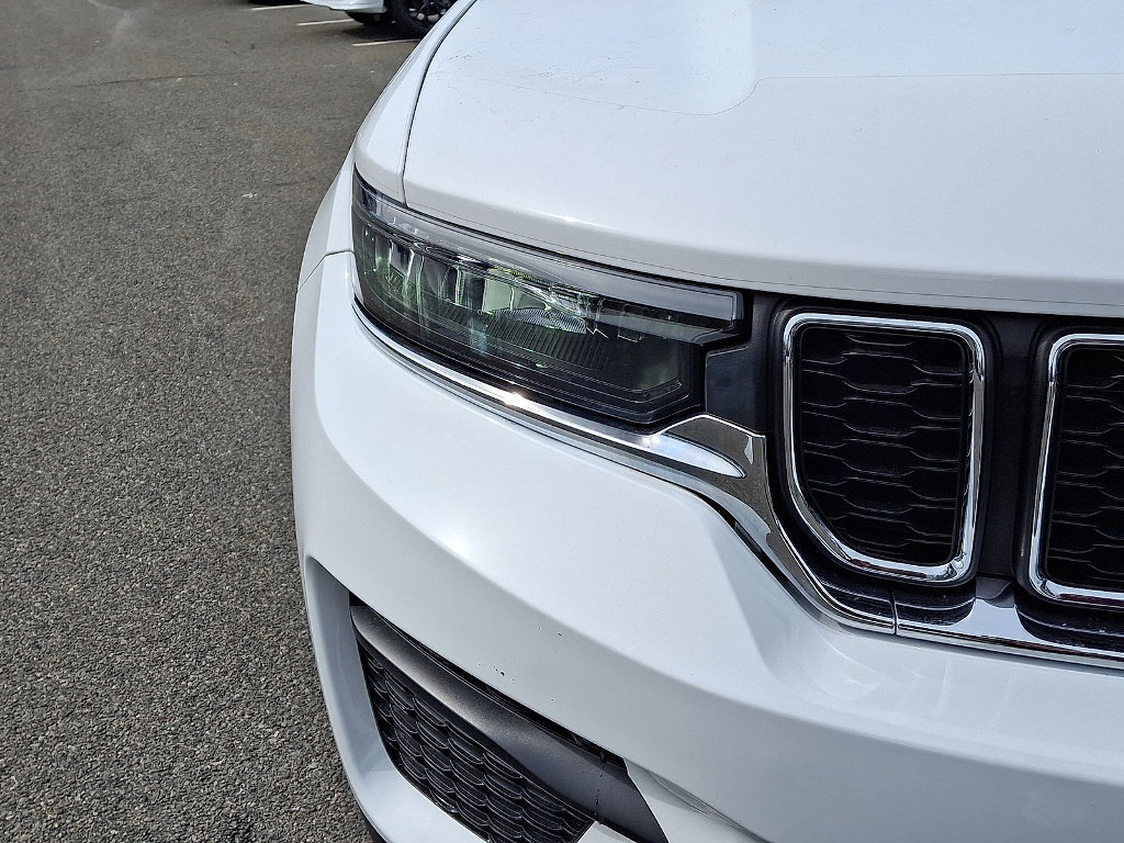 Used 2025 Jeep Grand Cherokee Laredo w/ MOPAR Finishing Package image 27