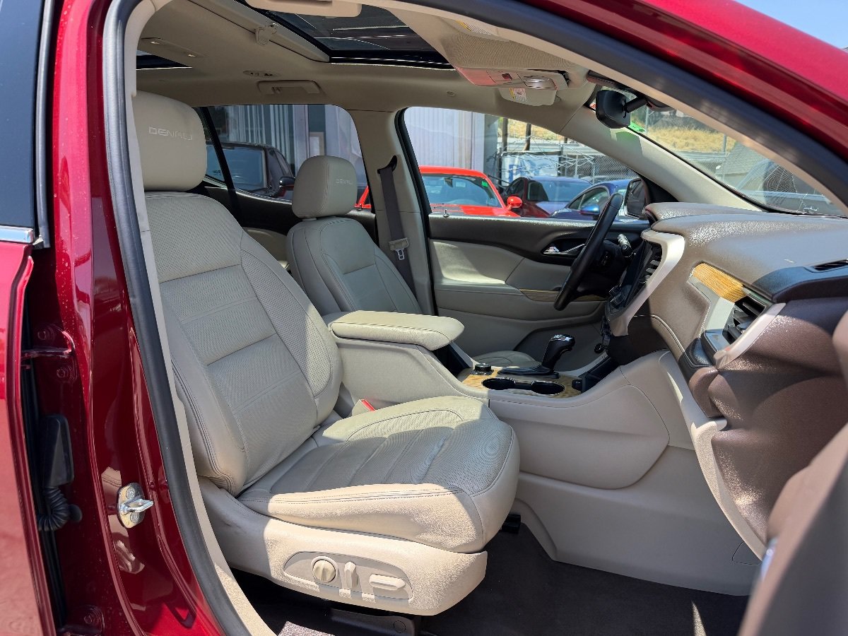 Used 2017 GMC Acadia Denali w/ Technology Package FWD image 26