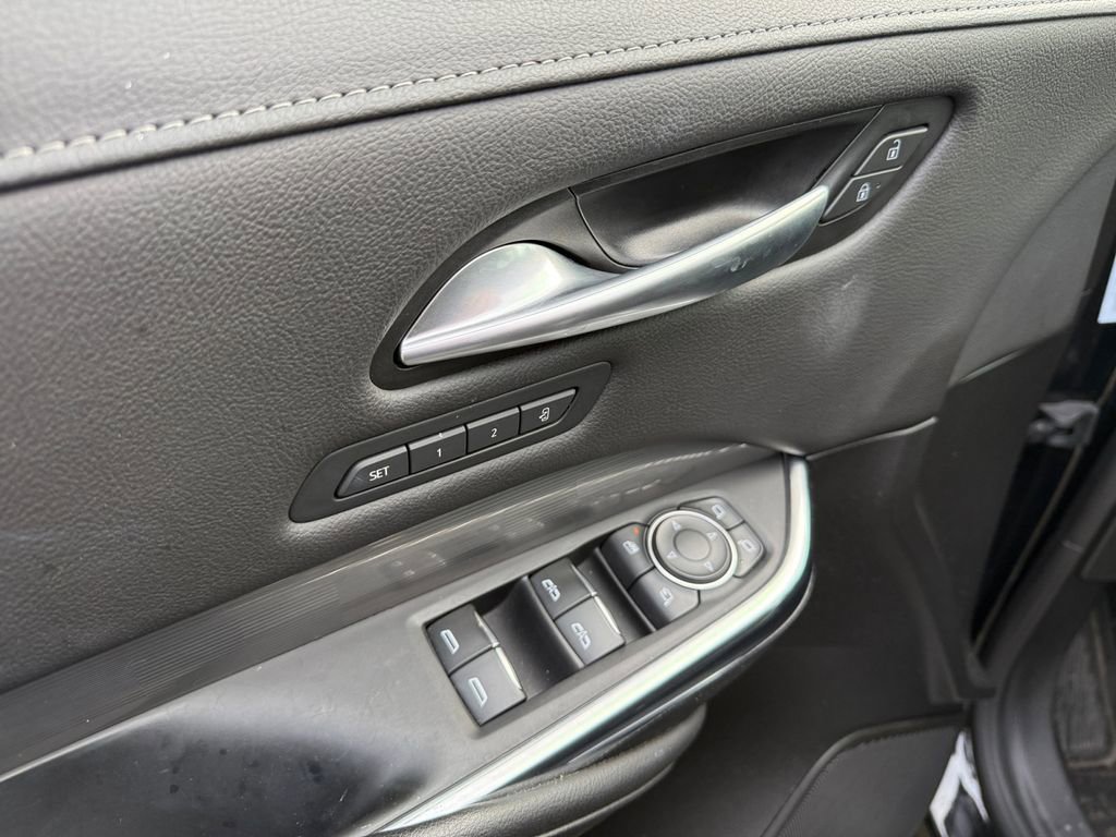 Used 2024 Cadillac XT4 Premium Luxury image 11