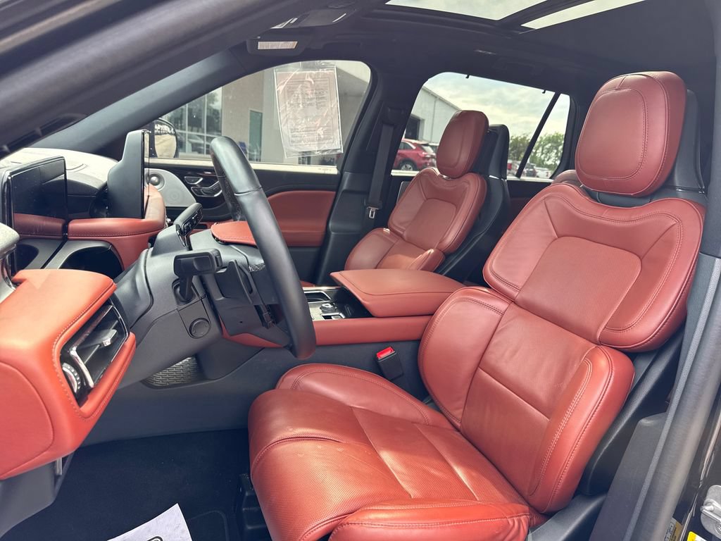 Used 2025 Lincoln Aviator Reserve w/ Equipment Group 201A AWD/4WD image 10