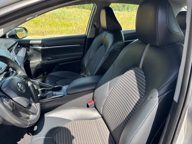 Used 2023 Toyota Camry SE image 16