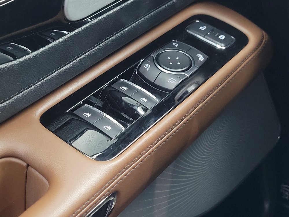 Used 2020 Lincoln Aviator Reserve w/ Equipment Group 201A RWD image 27