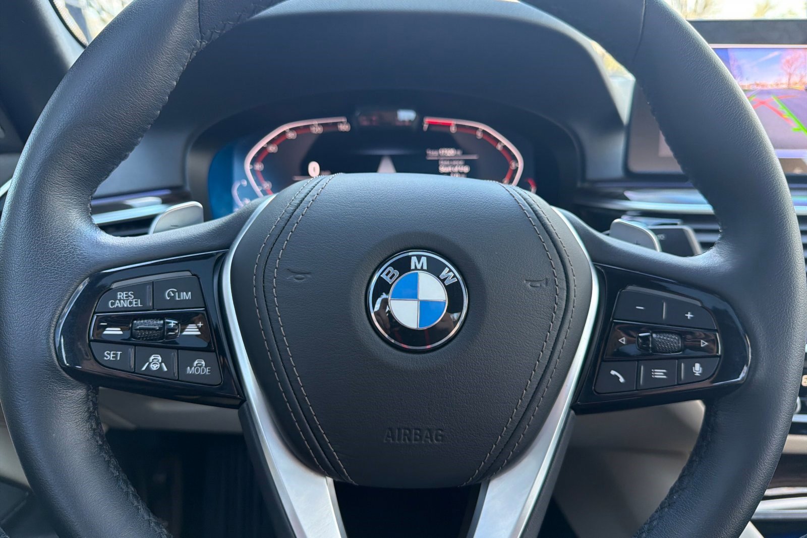 Used 2023 BMW 530i w/ Premium Package image 30