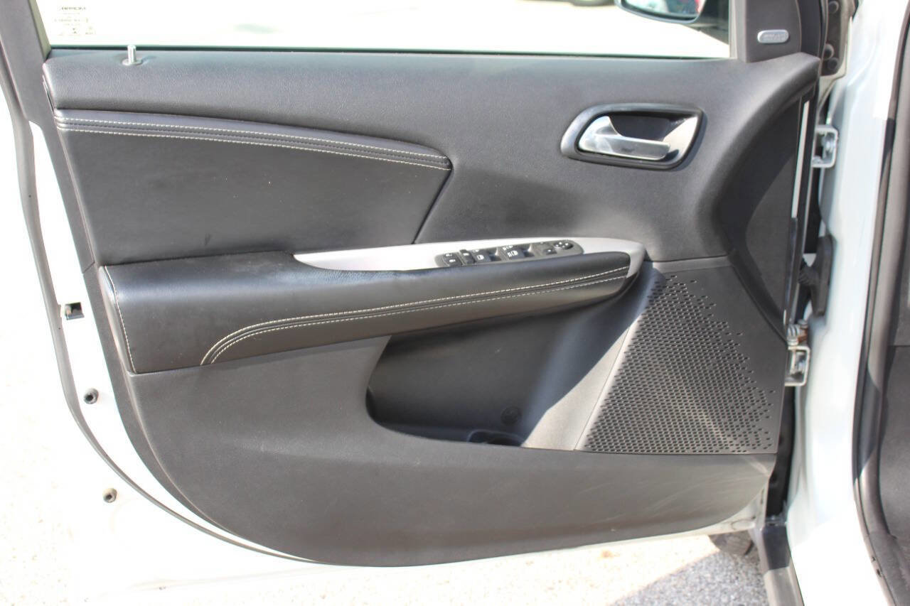 Used 2013 Dodge Journey Crew w/ Navigation & Sound Group I image 9