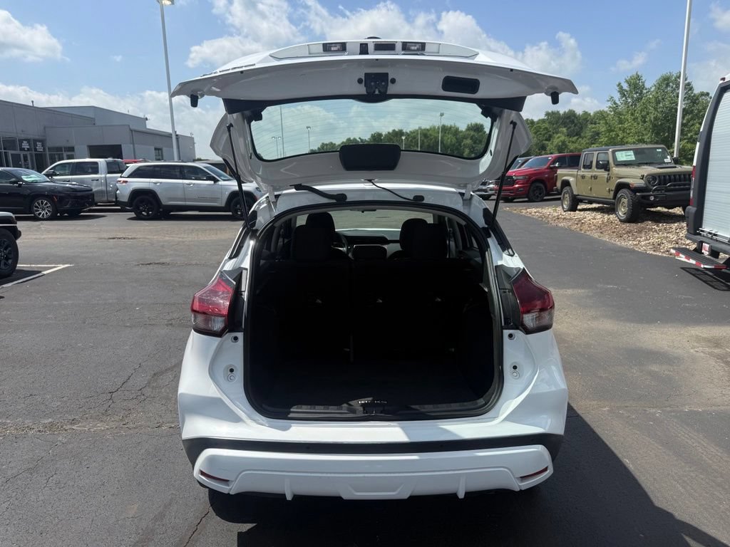 Used 2023 Nissan Kicks S FWD image 35
