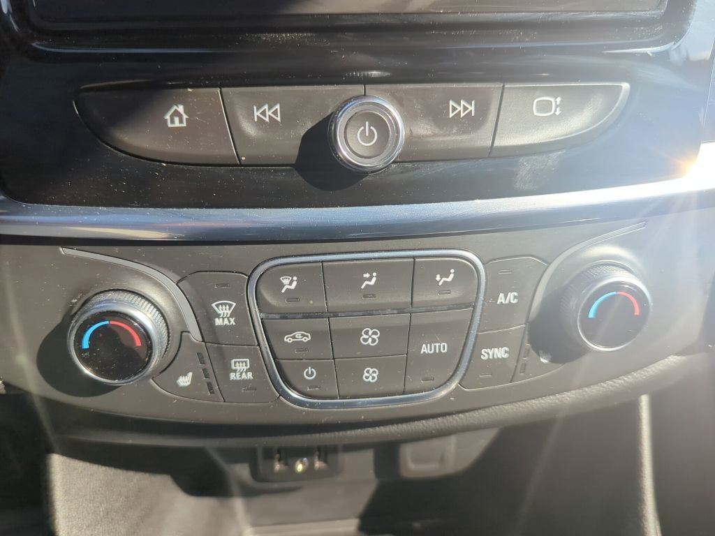 Used 2022 Chevrolet Traverse LT FWD image 31