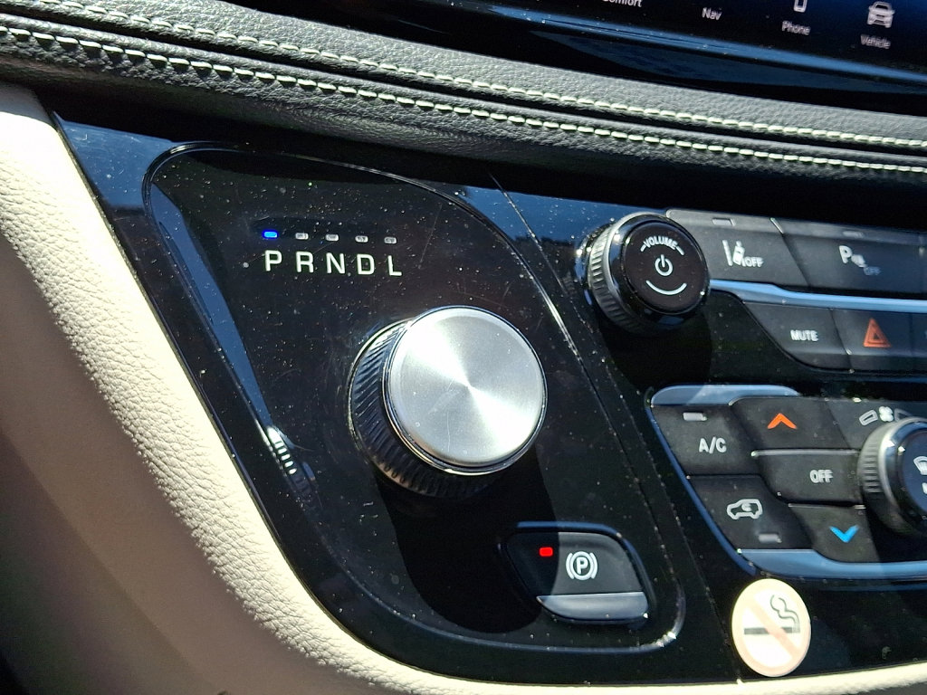 Used 2024 Chrysler Pacifica Limited FWD image 26