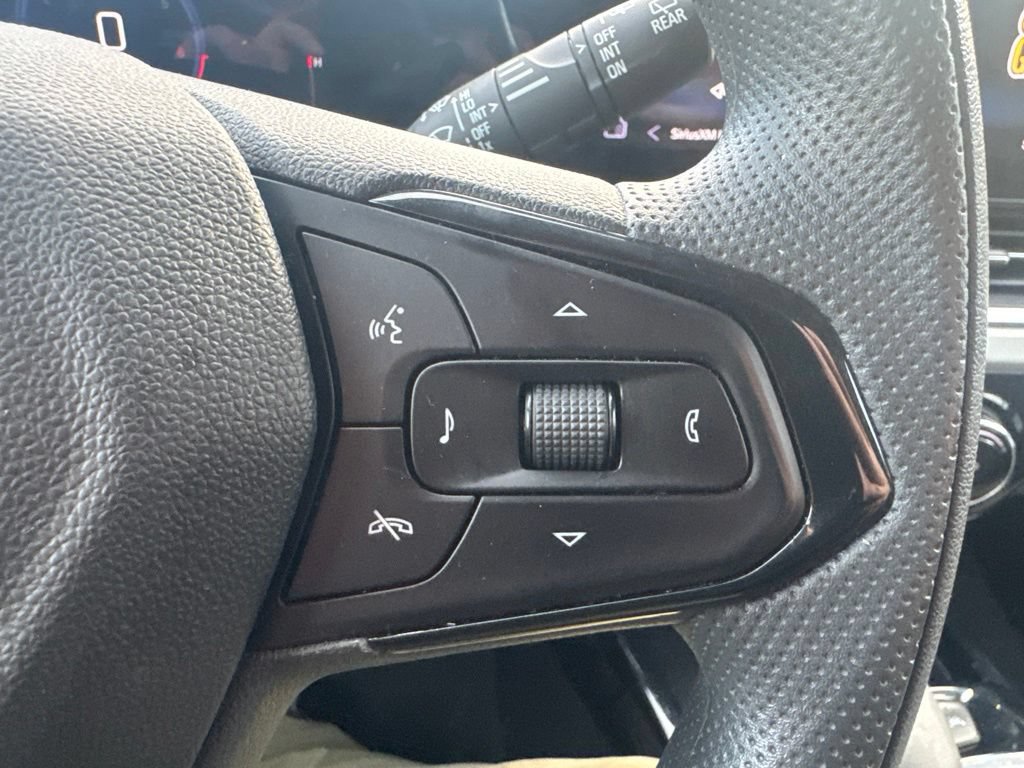 Used 2025 Chevrolet Trax LT FWD image 18