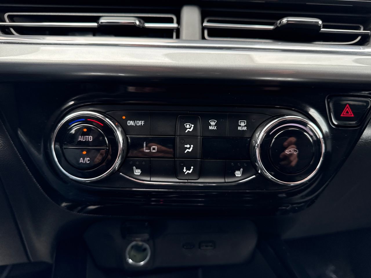 Used 2025 Chevrolet Trax LT w/ LT Convenience Package image 19