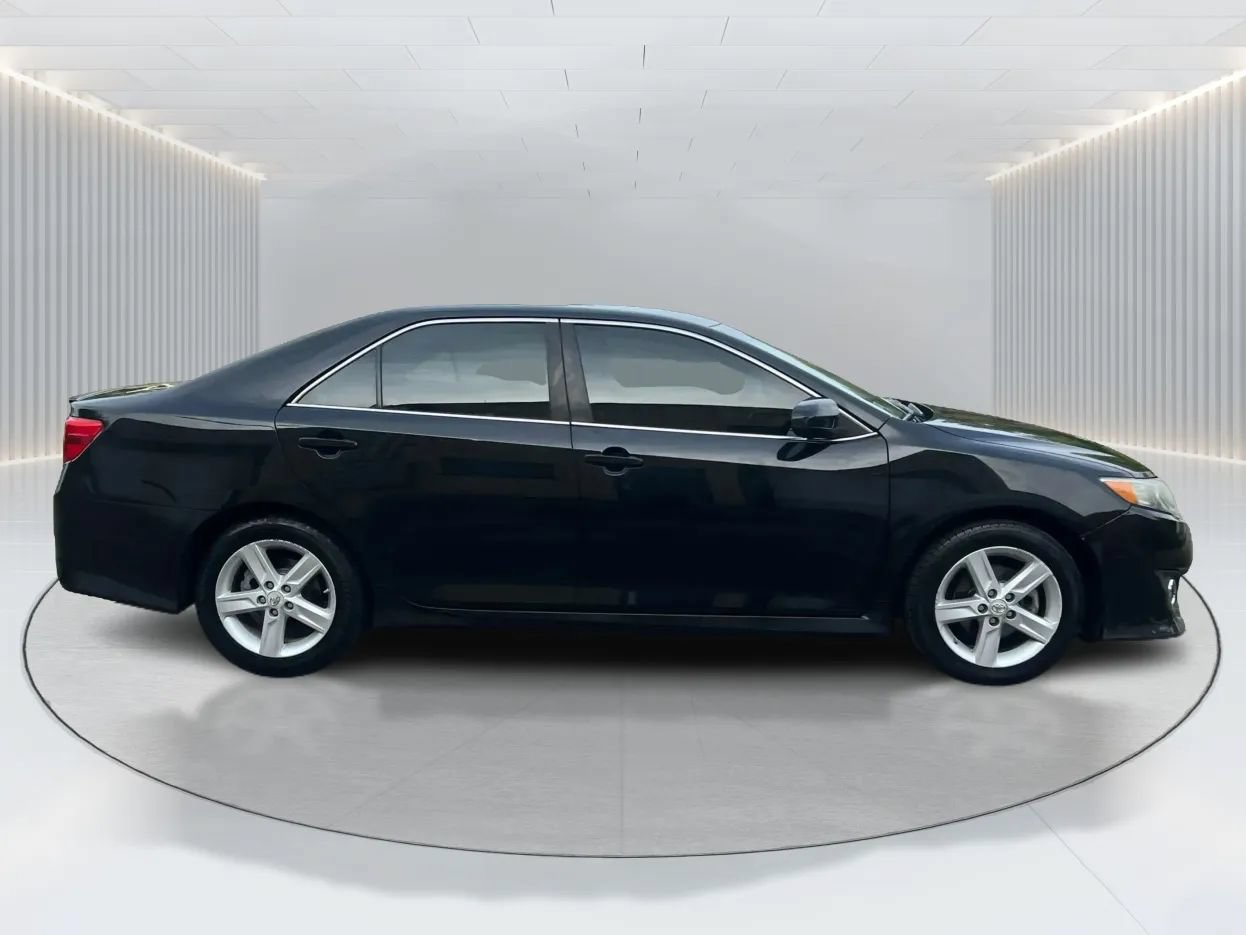 Used 2012 Toyota Camry SE FWD image 8