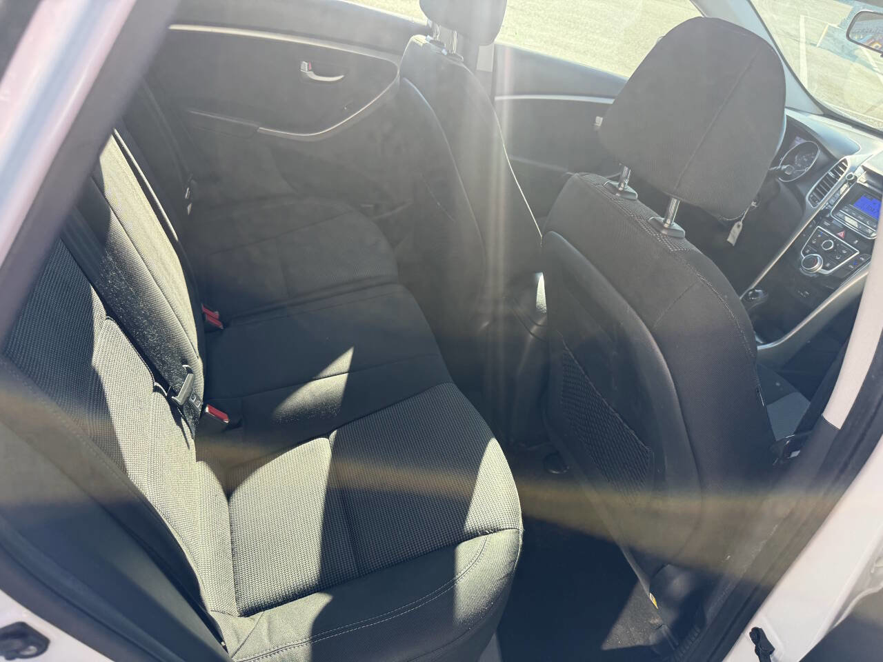 Used 2017 Hyundai Elantra GT FWD image 16