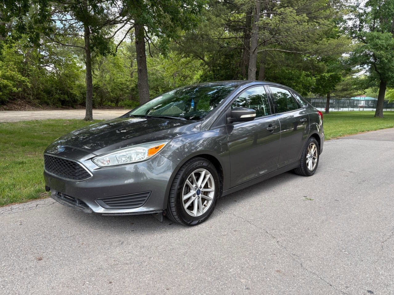 Used 2017 Ford Focus SE FWD image 1