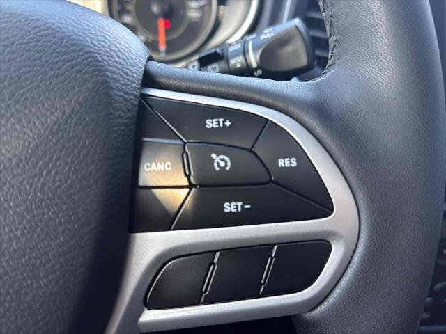 Used 2022 Jeep Cherokee Latitude w/ Sun & Sound Group image 21