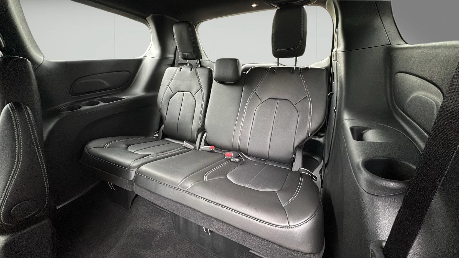 New 2025 Chrysler Pacifica Select AWD/4WD image 26