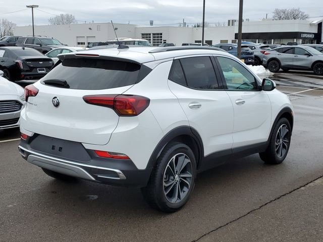 Used 2021 Buick Encore GX Essence image 3