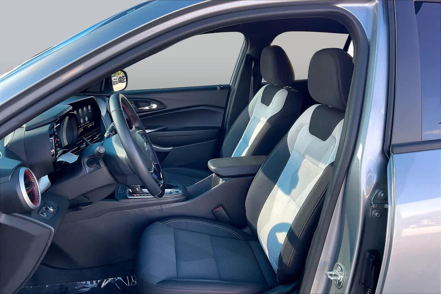 Used 2026 Chevrolet Trax RS w/ Sunroof Package FWD image 9