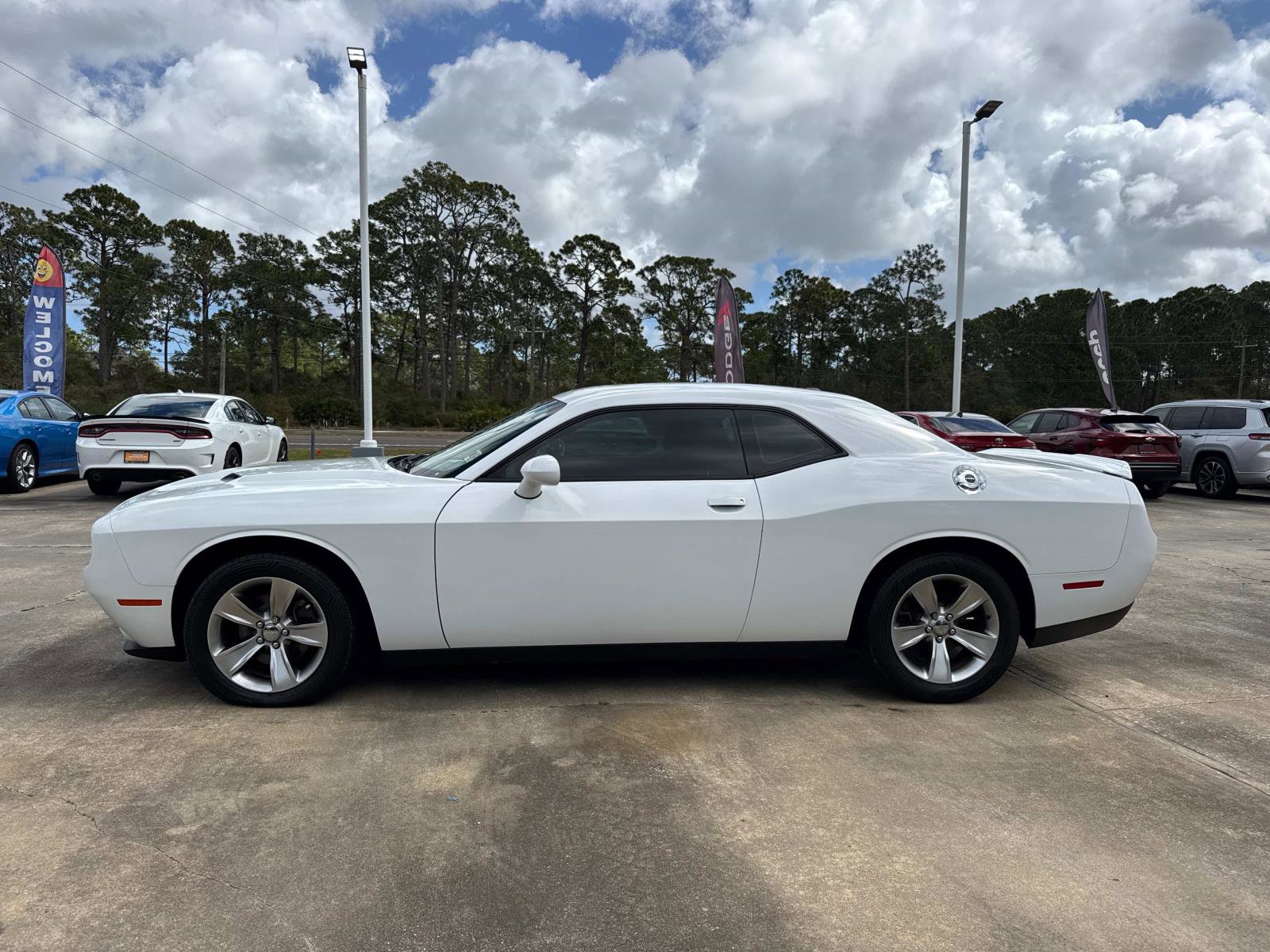 Used 2019 Dodge Challenger SXT image 6