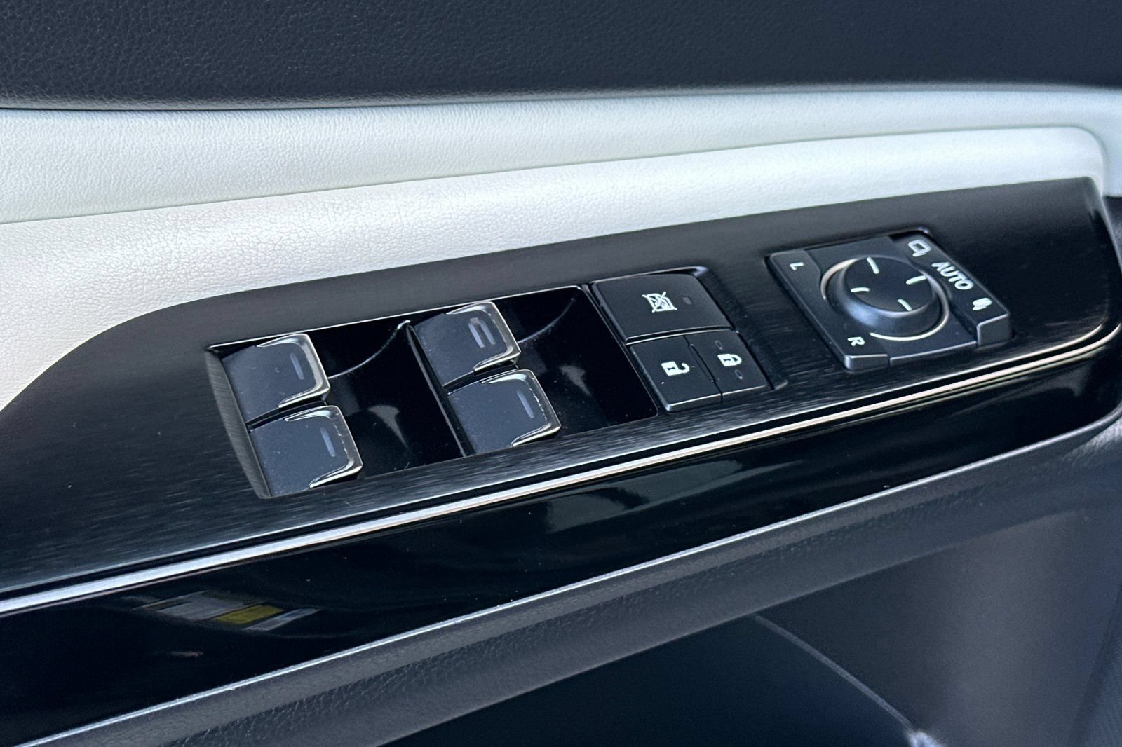 Used 2023 Lexus ES 350 F Sport w/ Accessory Package (Z2) FWD image 12