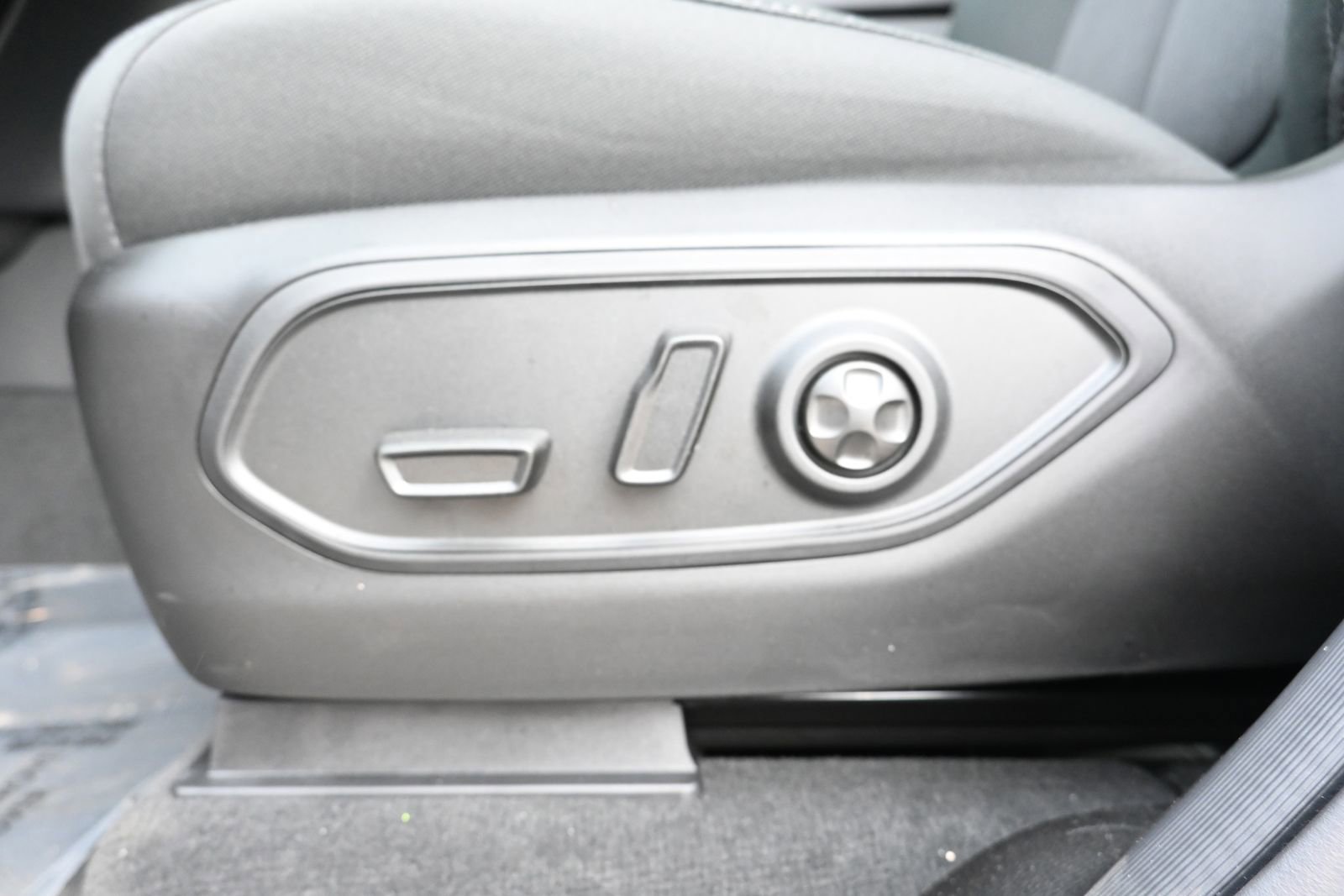 New 2026 Jeep Grand Cherokee Laredo X image 9