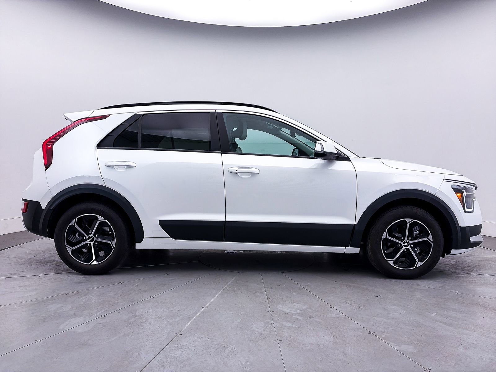 Used 2023 Kia Niro EX FWD image 40