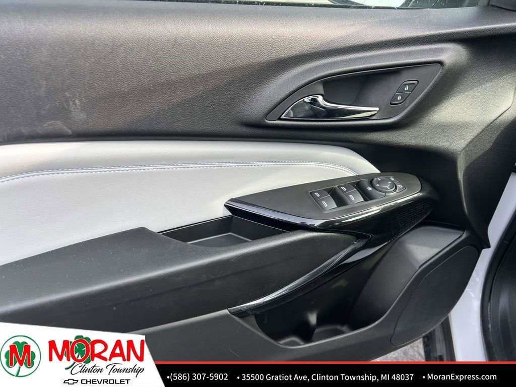 Certified 2025 Chevrolet Trax LT w/ Driver Confidence Package image 15