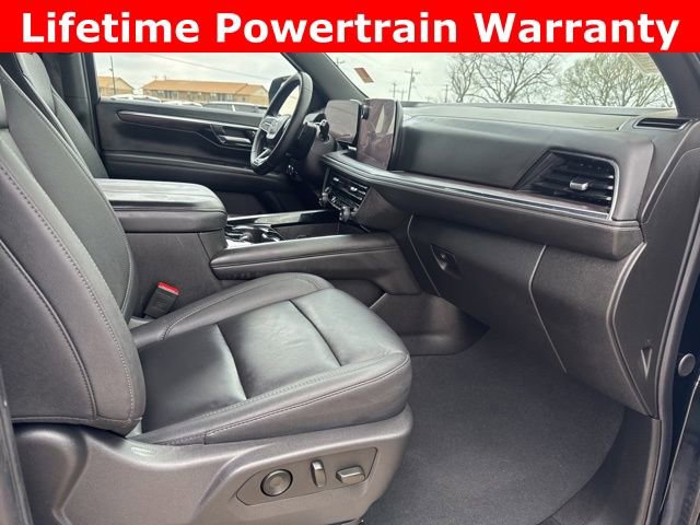 Used 2025 Chevrolet Suburban Z71 image 19