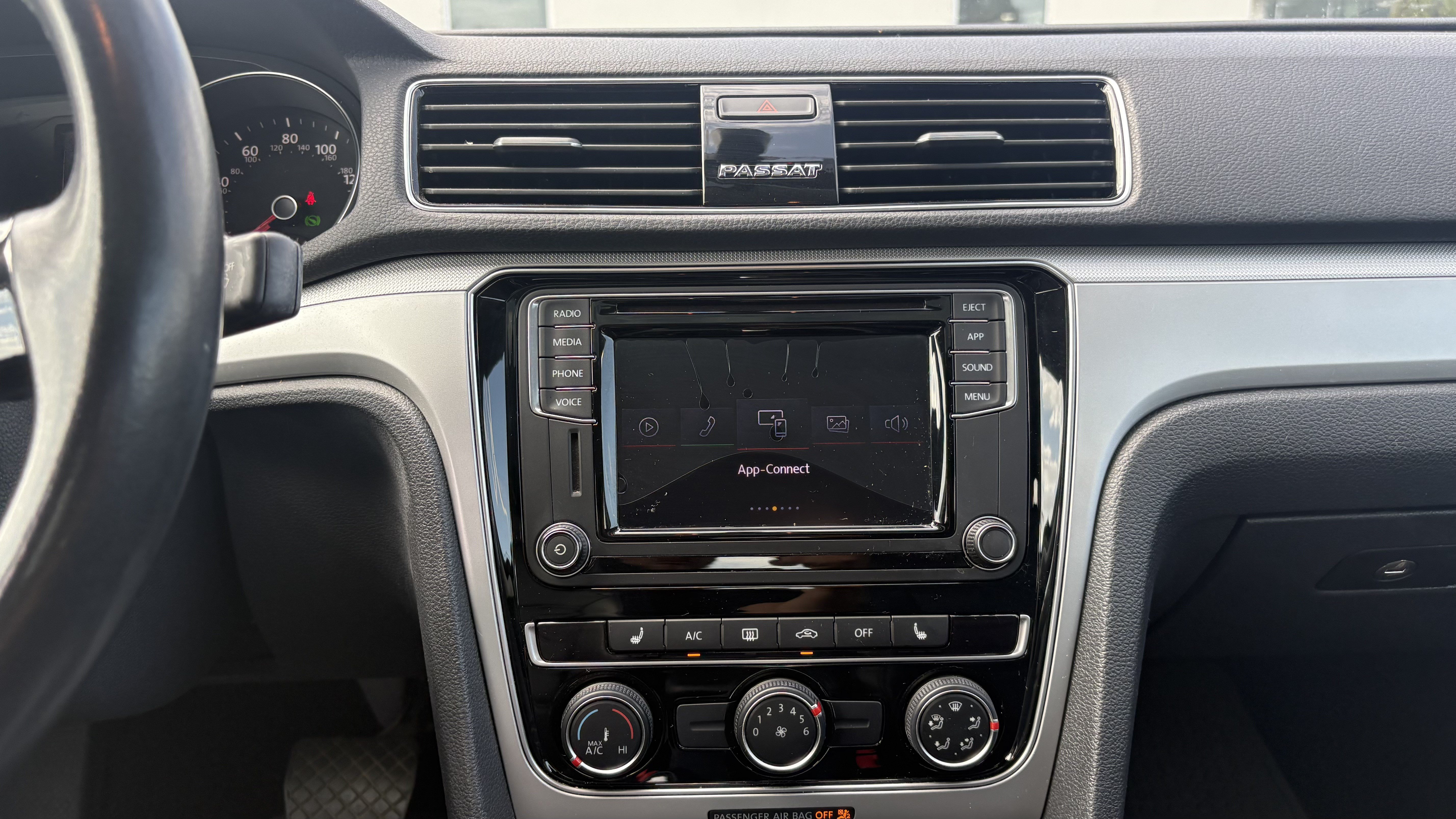 Used 2019 Volkswagen Passat 2.0T Wolfsburg w/ Wheels & Sunroof Package FWD image 31