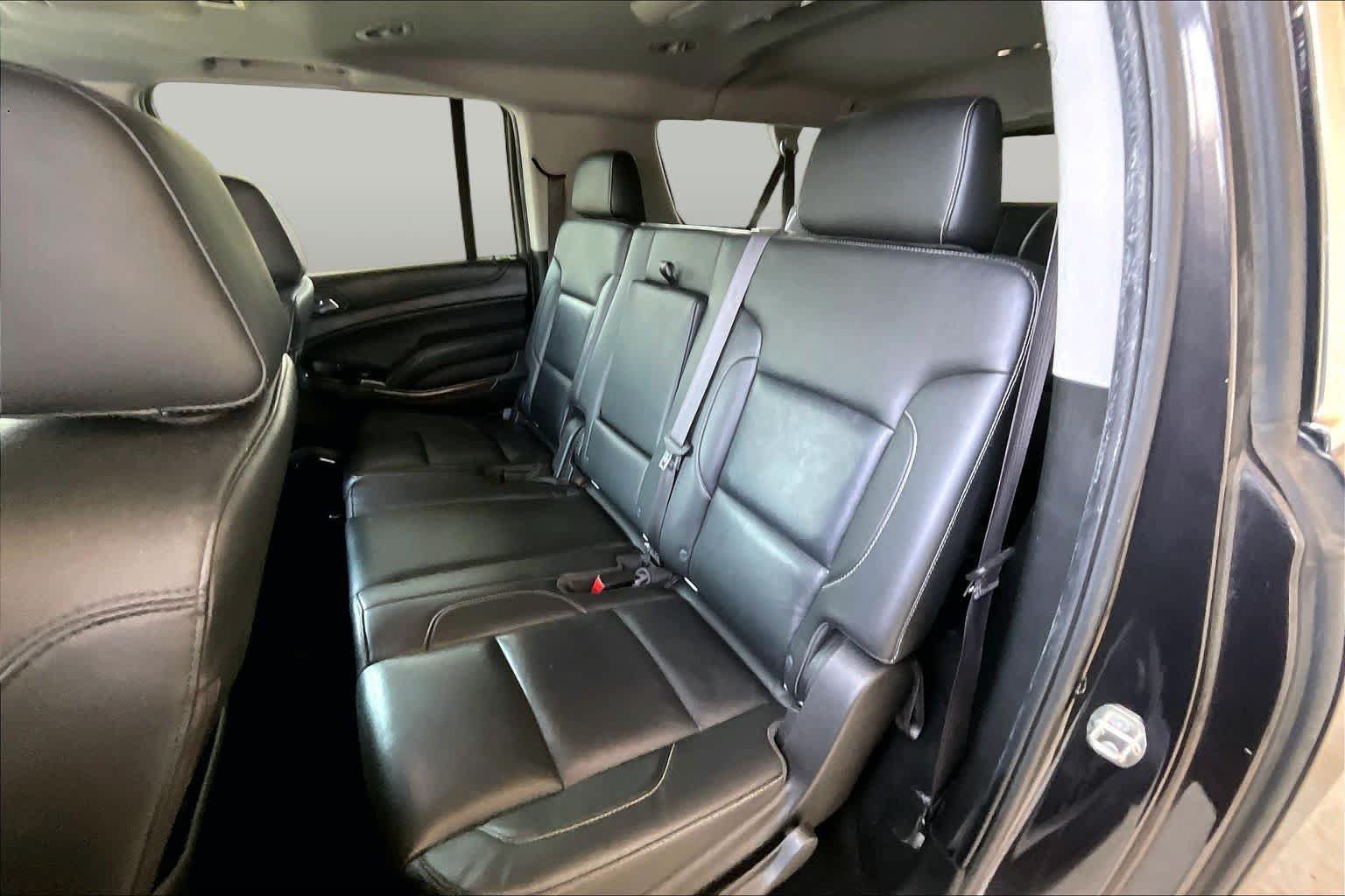 Used 2017 Chevrolet Suburban LT RWD image 21