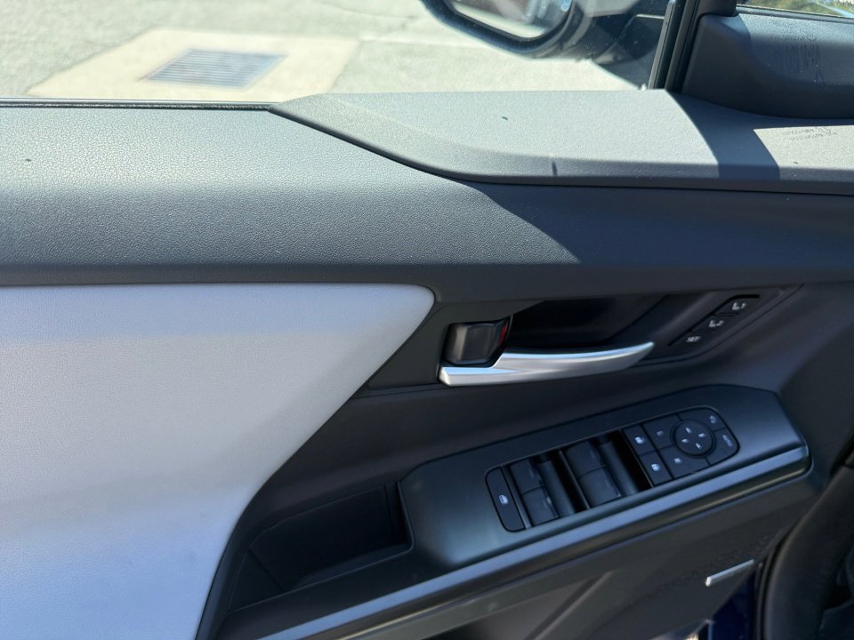 New 2026 Subaru Solterra AWD/4WD image 32