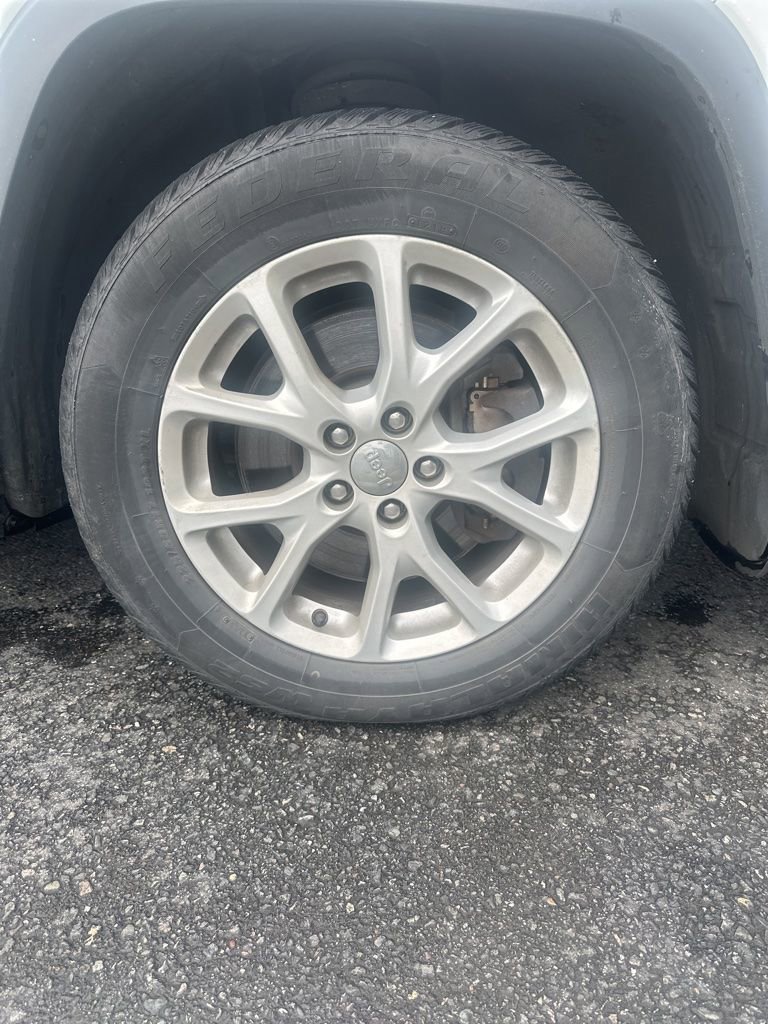 Used 2017 Jeep Cherokee Latitude w/ Comfort & Sound Group image 5