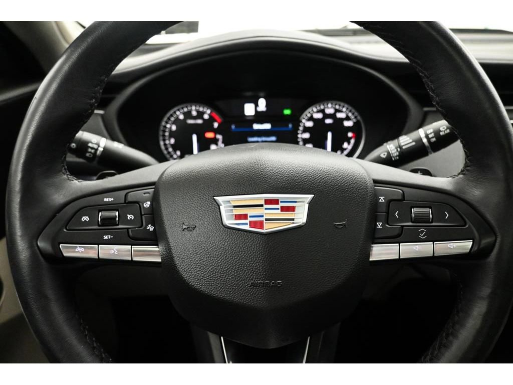Used 2023 Cadillac XT4 Luxury w/ Cold Weather Package FWD image 12