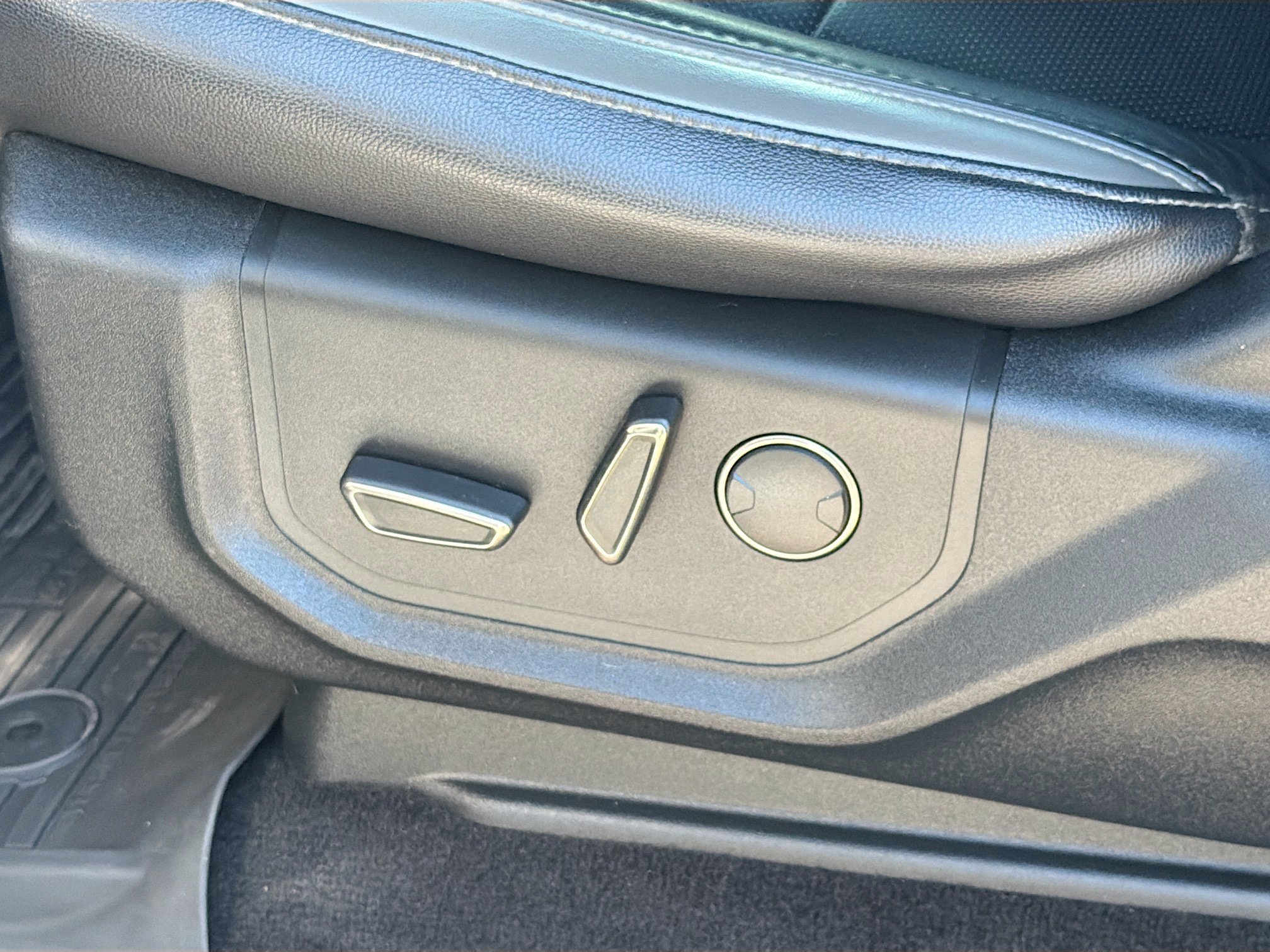 Used 2017 Ford F150 Raptor w/ Equipment Group 802A Luxury image 24