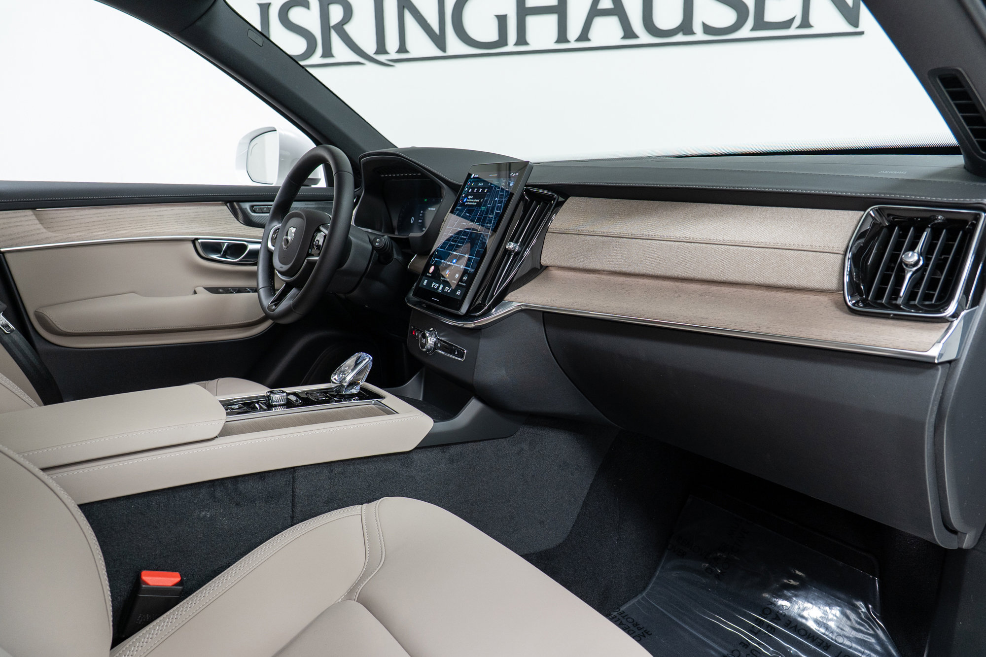 New 2026 Volvo XC90 B6 Plus w/ Protection Package Premier image 21