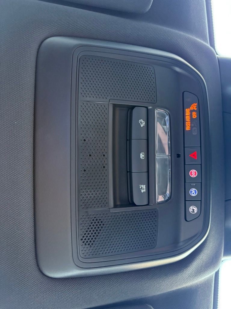 Used 2025 Chevrolet Equinox EV RS image 39