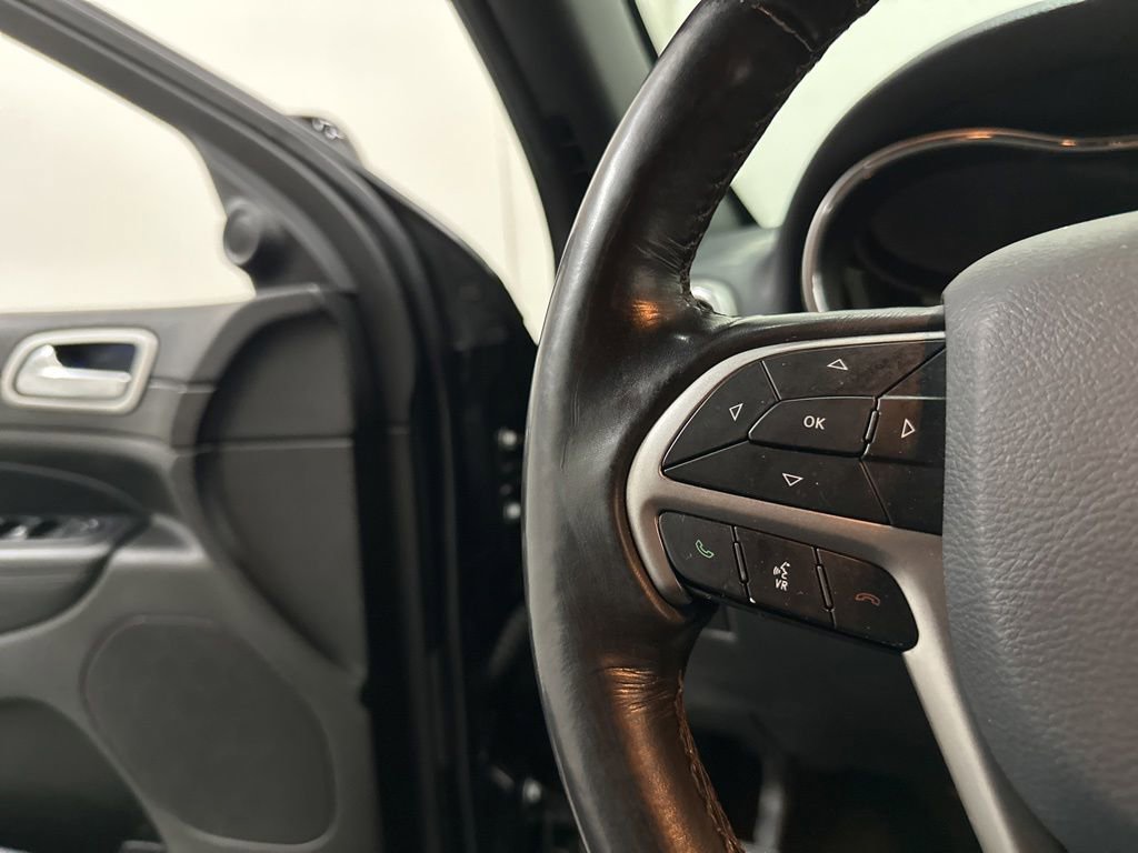 Used 2020 Jeep Grand Cherokee Laredo AWD/4WD image 39