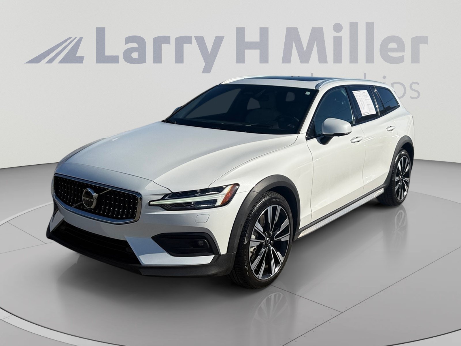 Used 2025 Volvo V60 B5 Cross Country Ultra
